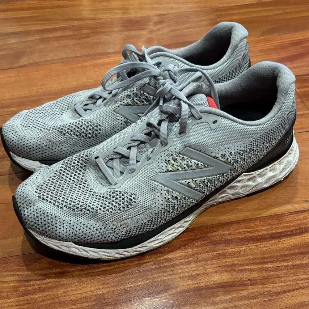 New Balance men’s sz 10.5 Light Grey Mesh Running Sneakers with White Logo